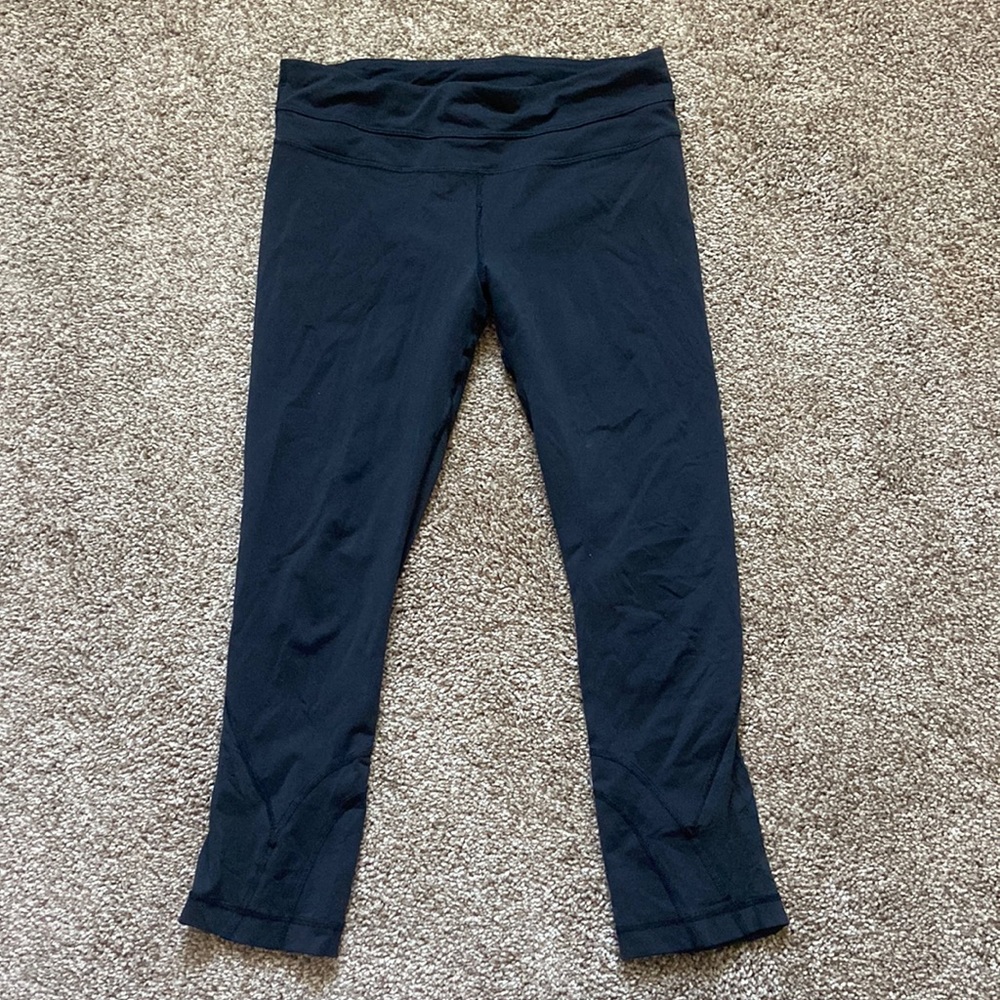 LuLu black short leggings. Back pocket size 6.